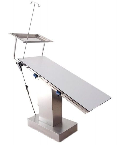 שולחן ניתוחים עם זרוע C (C-Arm)